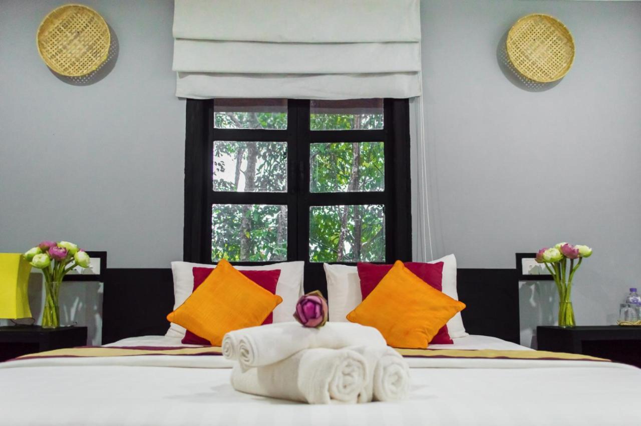 Port Hedonia Hotel Sihanoukville Exterior photo